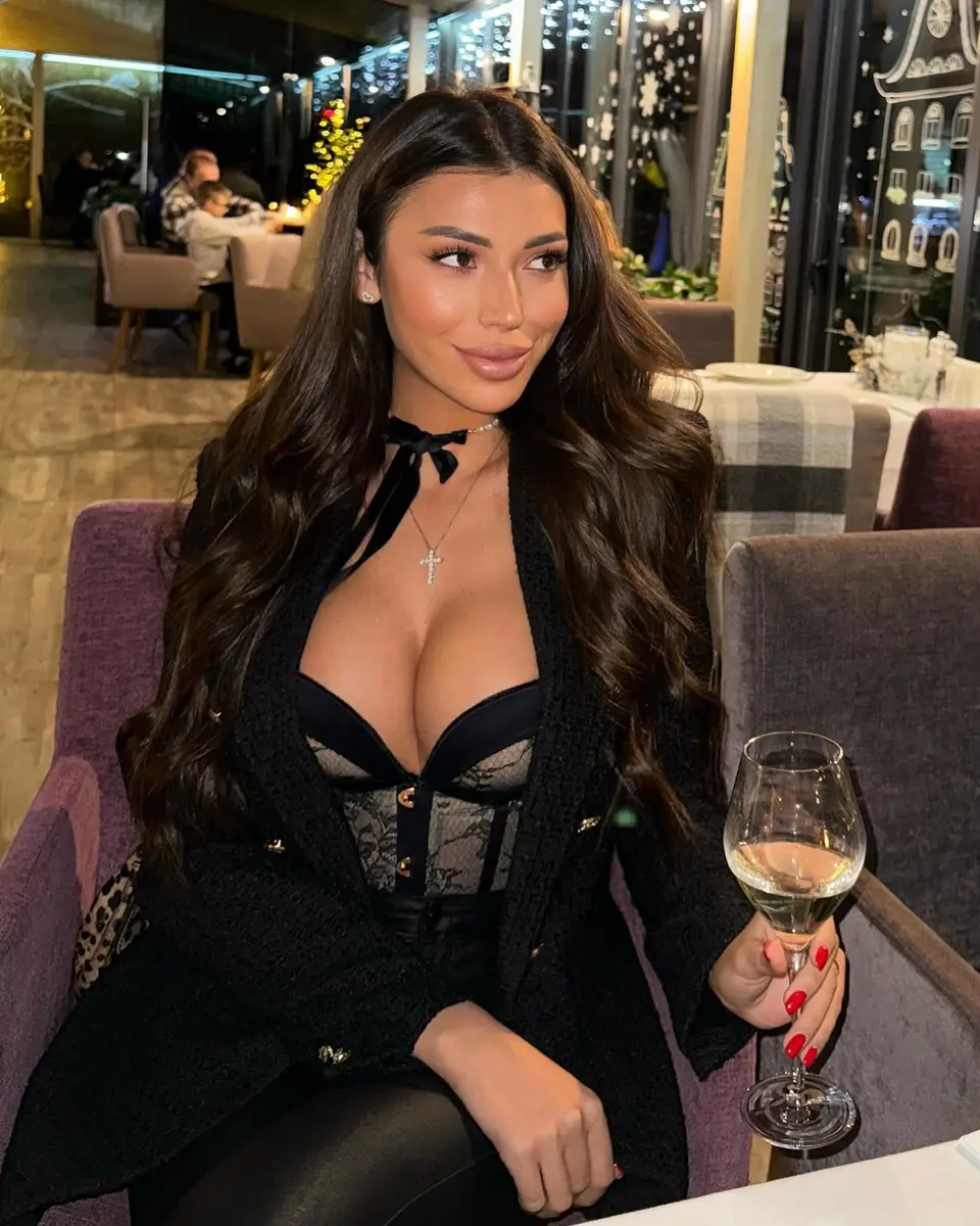 Lisa escort in Dubai